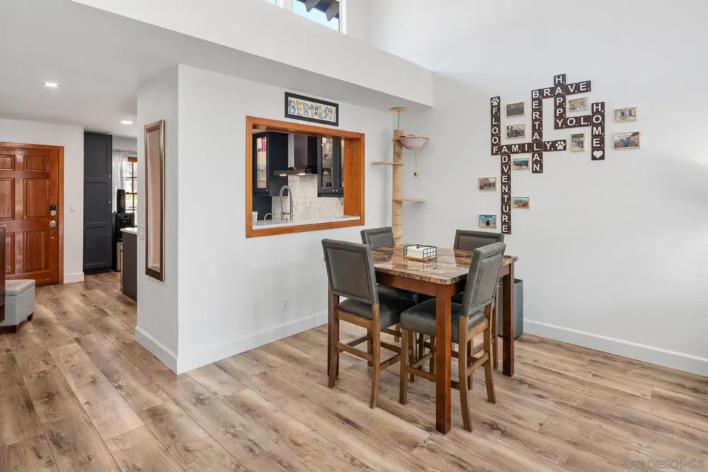 8647 Circle R Valley Escondido, CA 92026