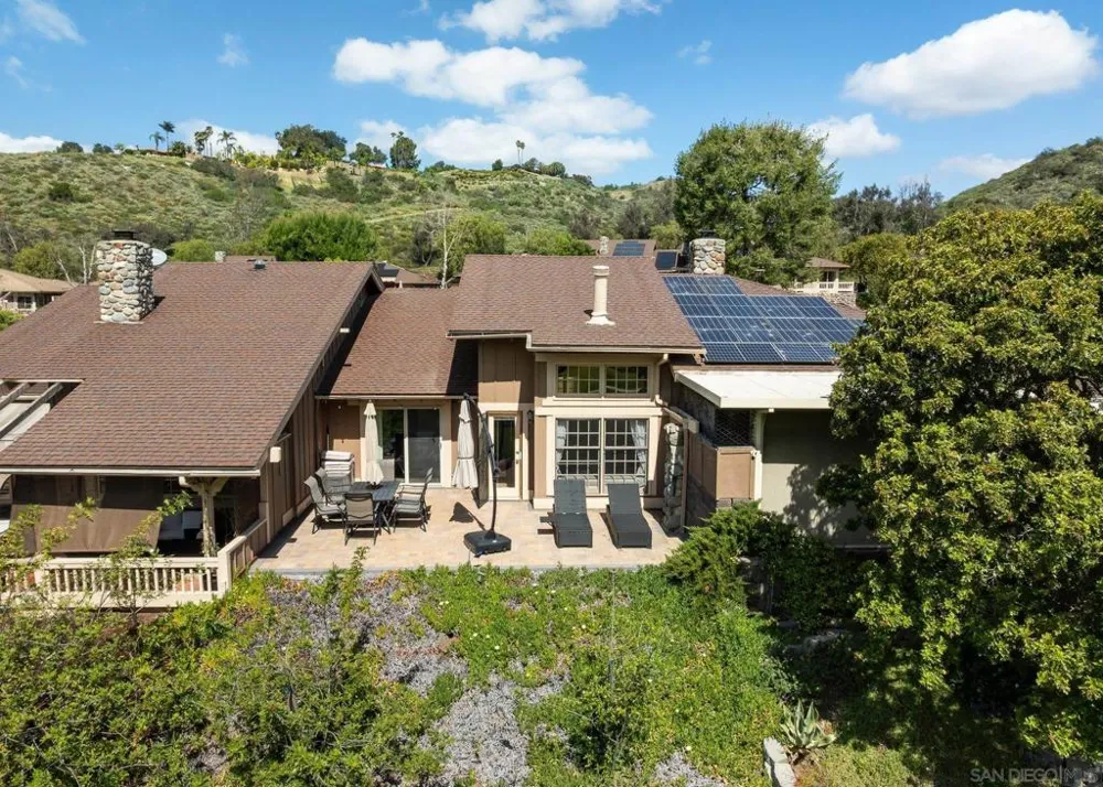 8647 Circle R Valley Escondido, CA 92026