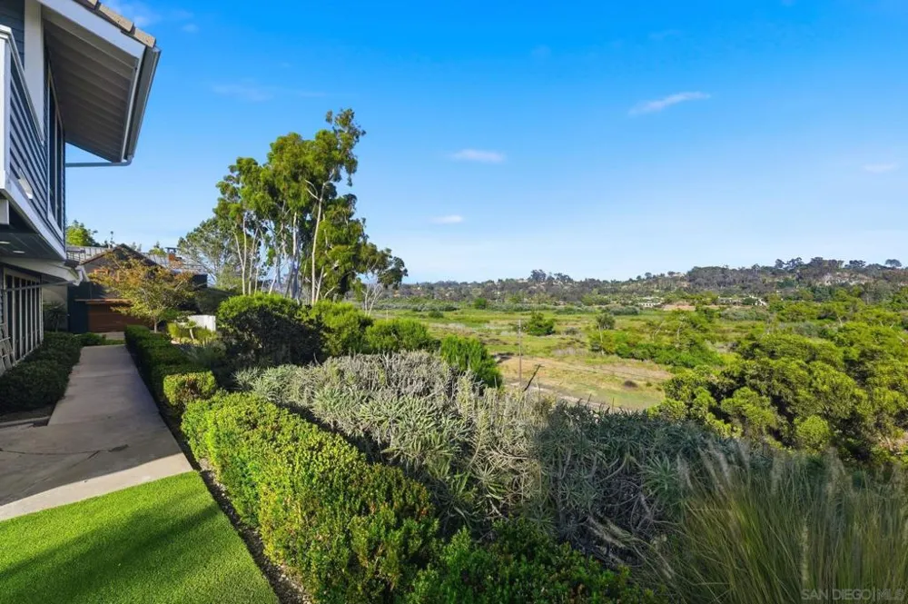 4165 Manchester Ave Encinitas, CA 92024