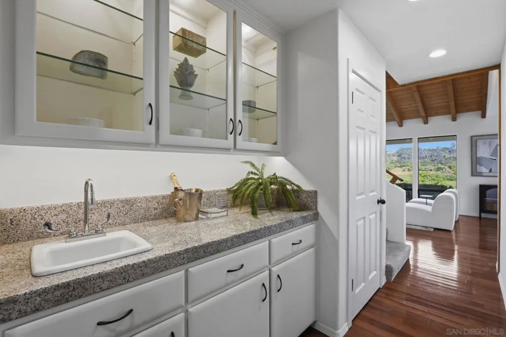 4165 Manchester Ave Encinitas, CA 92024