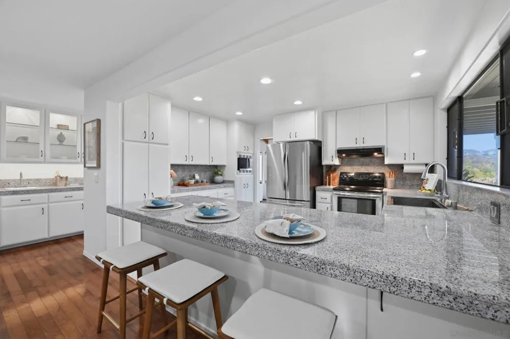 4165 Manchester Ave Encinitas, CA 92024