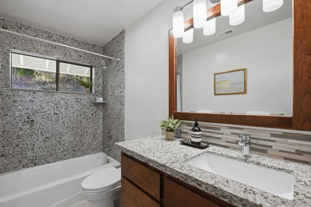 4165 Manchester Ave Encinitas, CA 92024