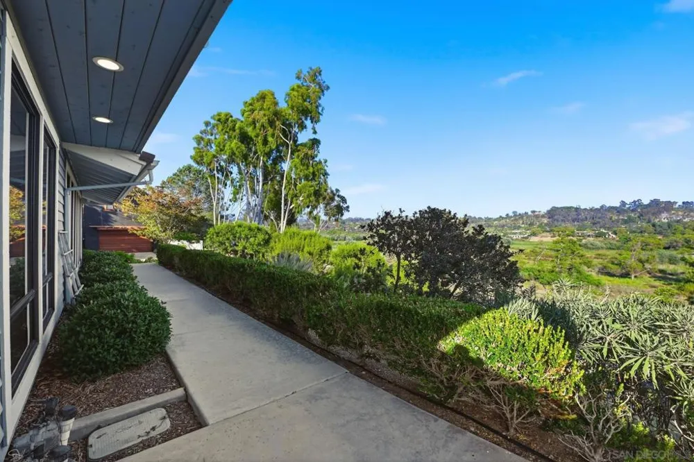 4165 Manchester Ave Encinitas, CA 92024