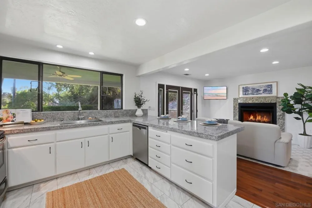 4165 Manchester Ave Encinitas, CA 92024