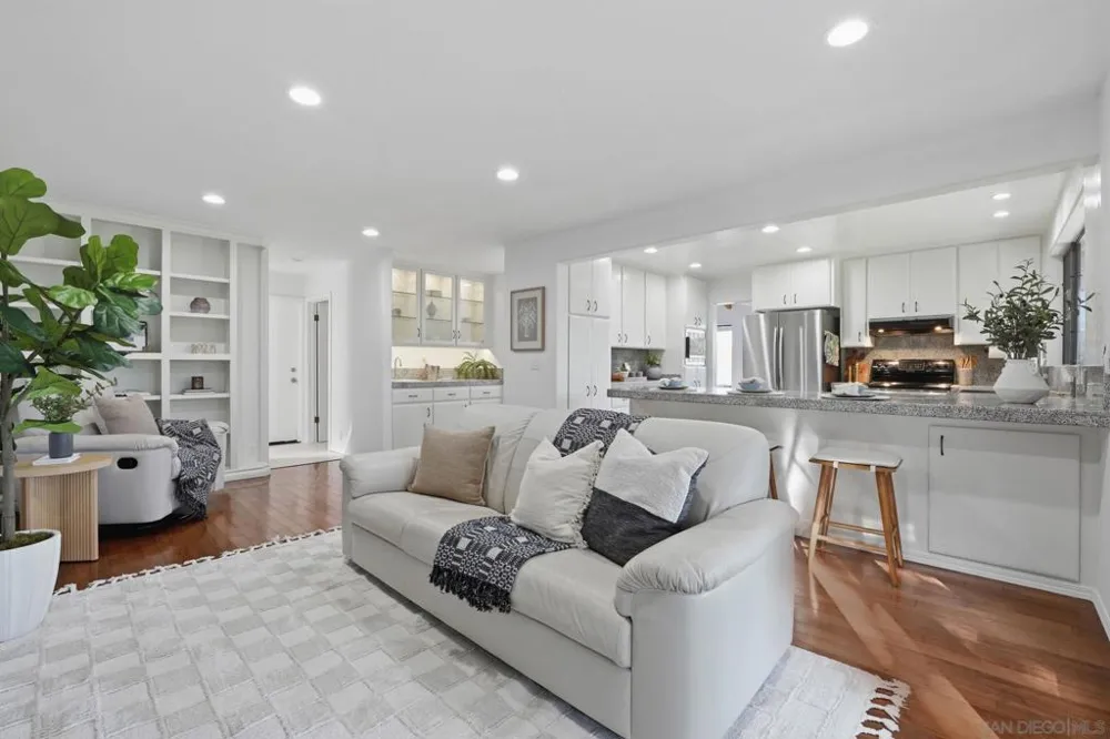 4165 Manchester Ave Encinitas, CA 92024