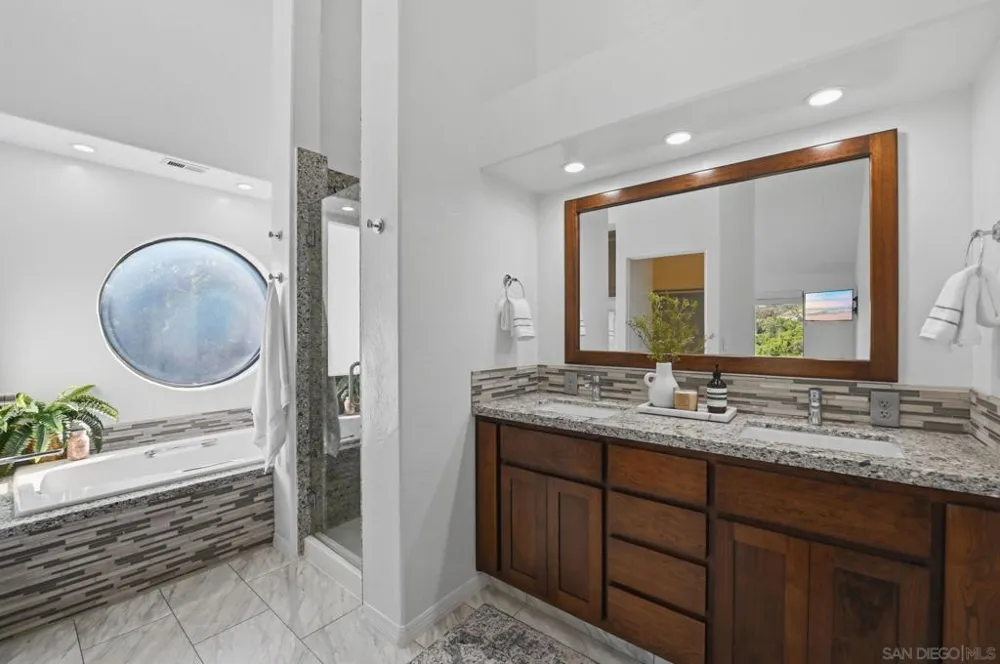 4165 Manchester Ave Encinitas, CA 92024