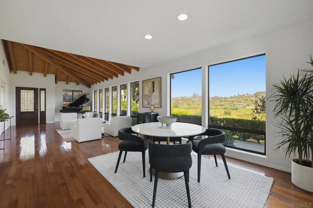 4165 Manchester Ave Encinitas, CA 92024
