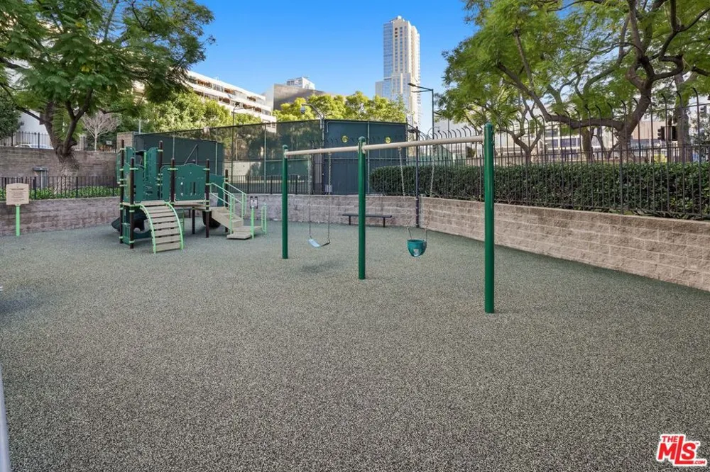 800 W 1st Street #1409 Los Angeles, CA 90012