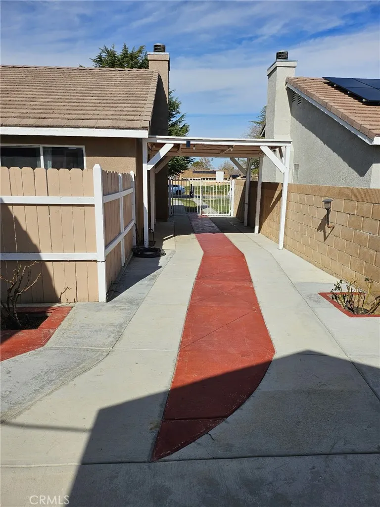 722 E. Avnue J6 Lancaster, CA 93535
