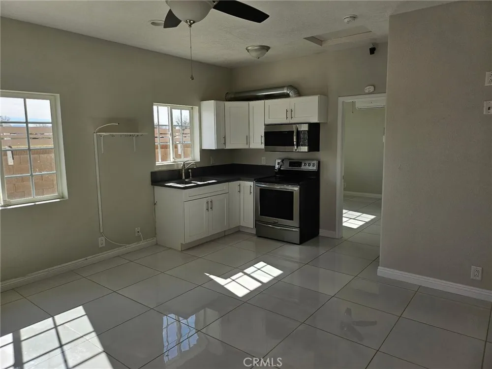 722 E. Avnue J6 Lancaster, CA 93535