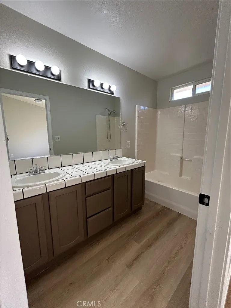 722 E. Avnue J6 Lancaster, CA 93535