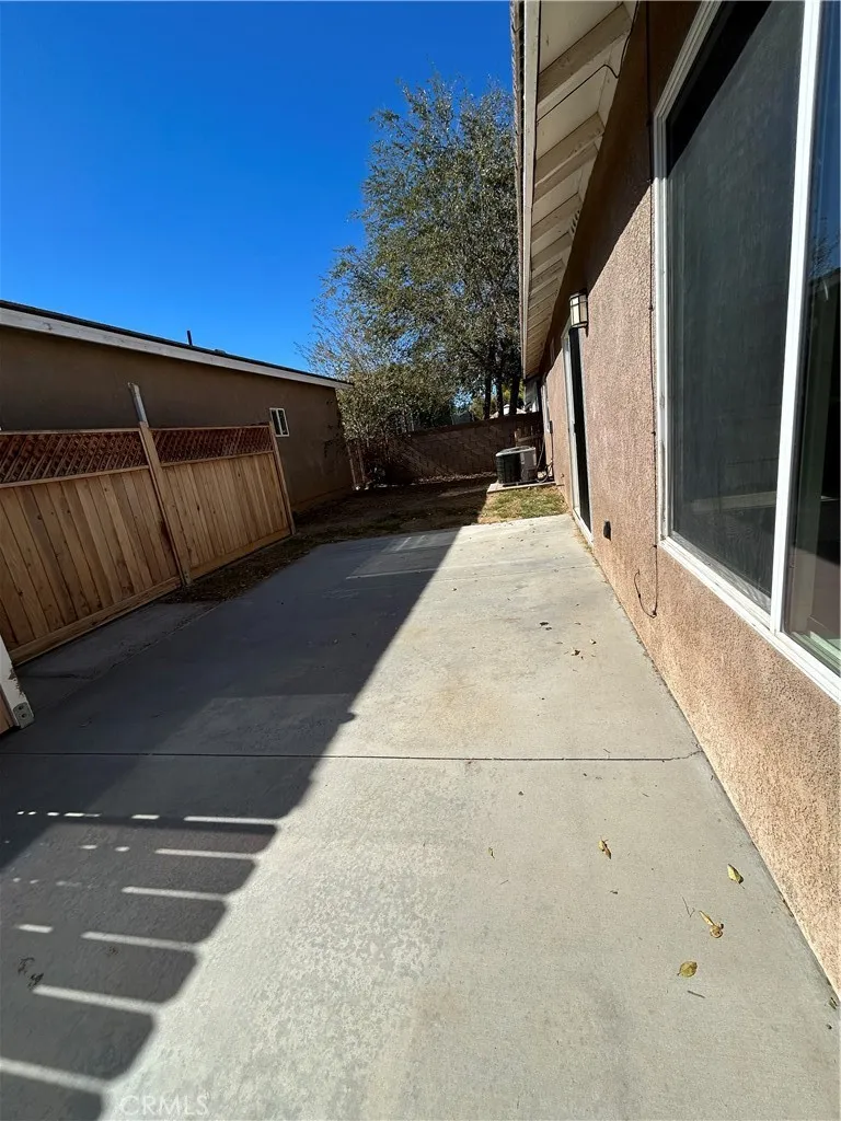 722 E. Avnue J6 Lancaster, CA 93535