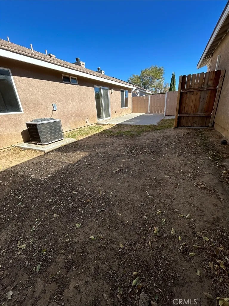 722 E. Avnue J6 Lancaster, CA 93535