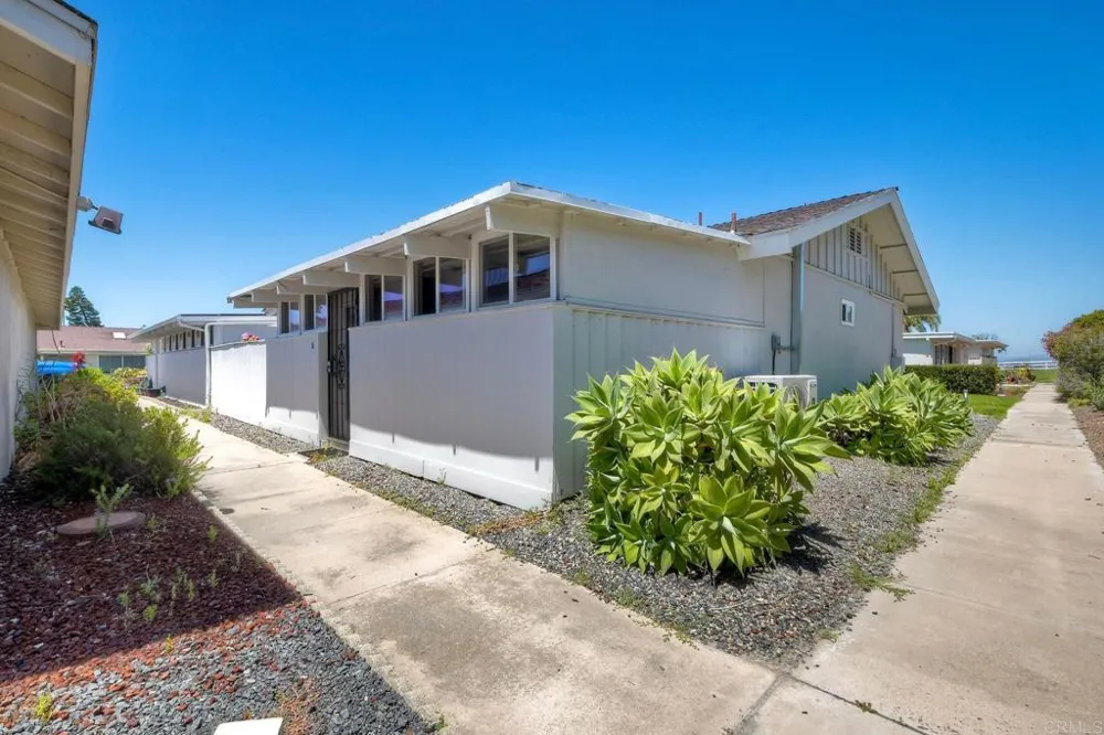 3755 Vista Campana #6 Oceanside, CA 92057