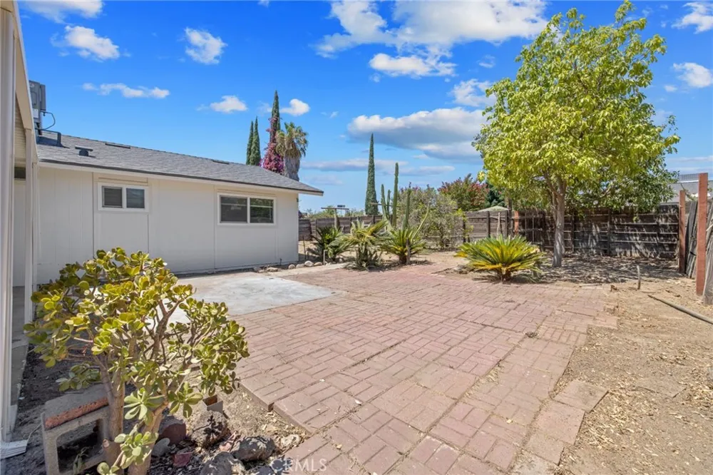587 Sunset Street Kingsburg, CA 93631
