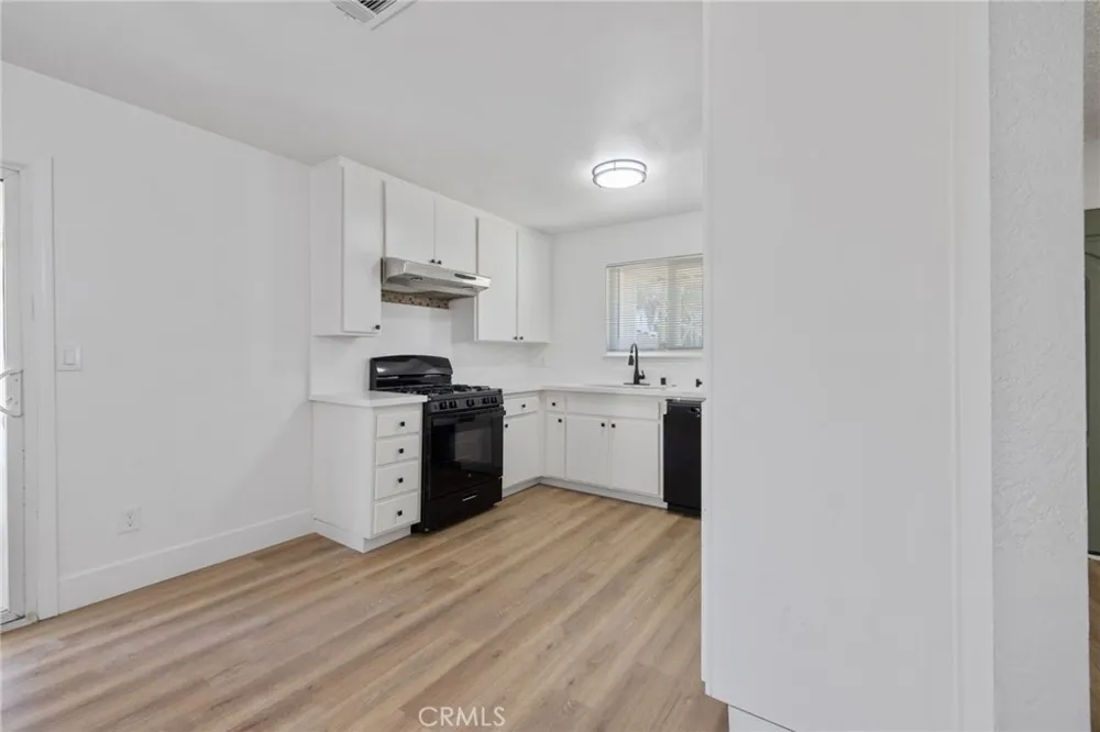 587 Sunset Street Kingsburg, CA 93631
