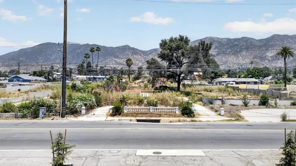 41 E Altadena Altadena, CA 91001