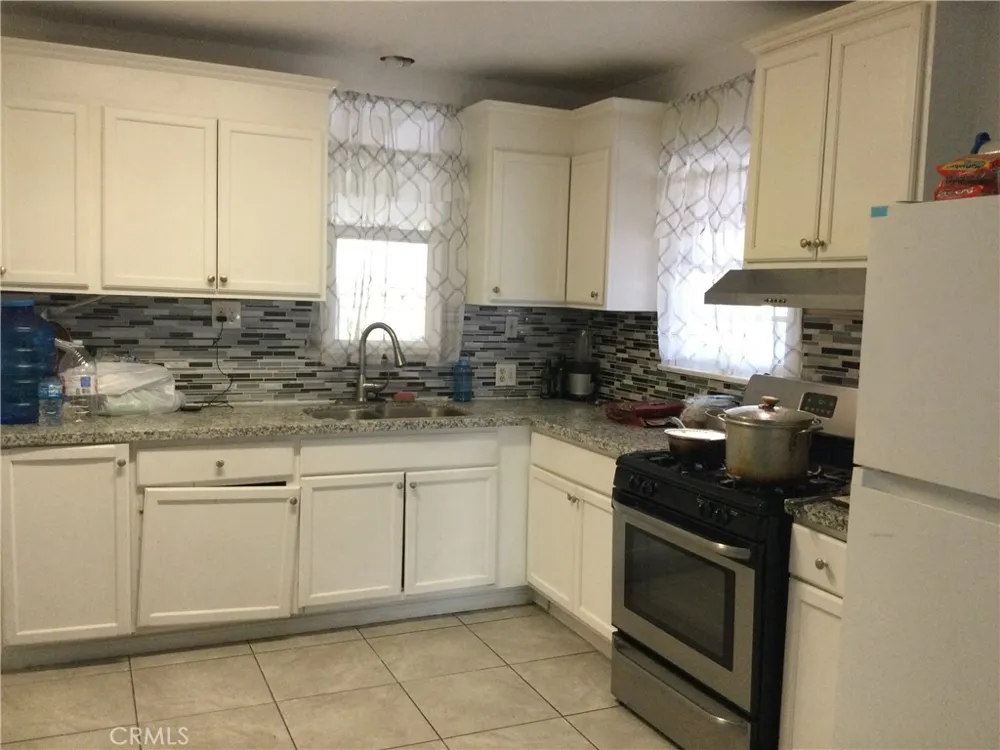332 W 11th Perris, CA 92570