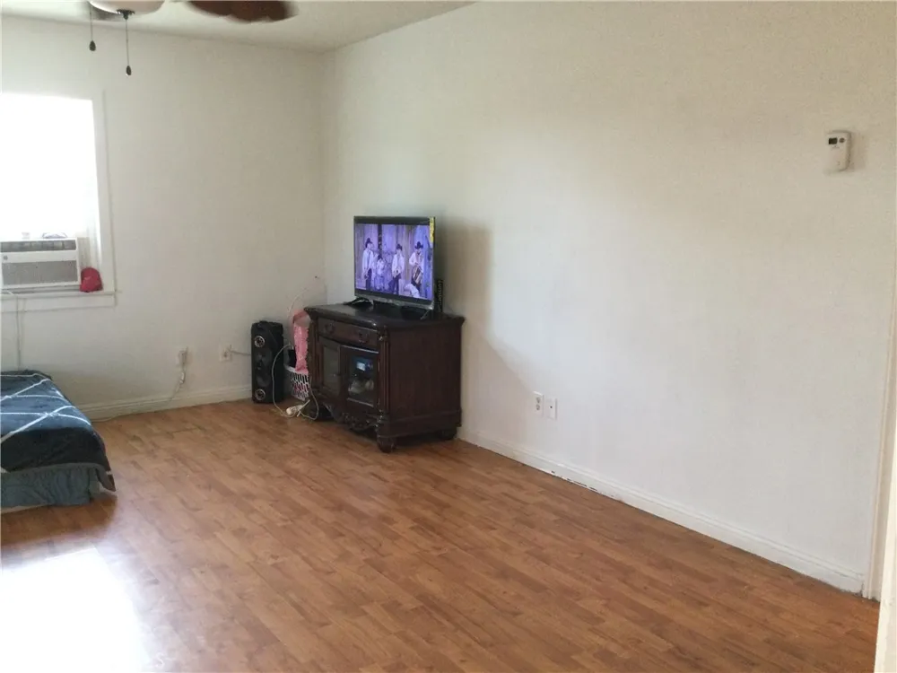 332 W 11th Perris, CA 92570