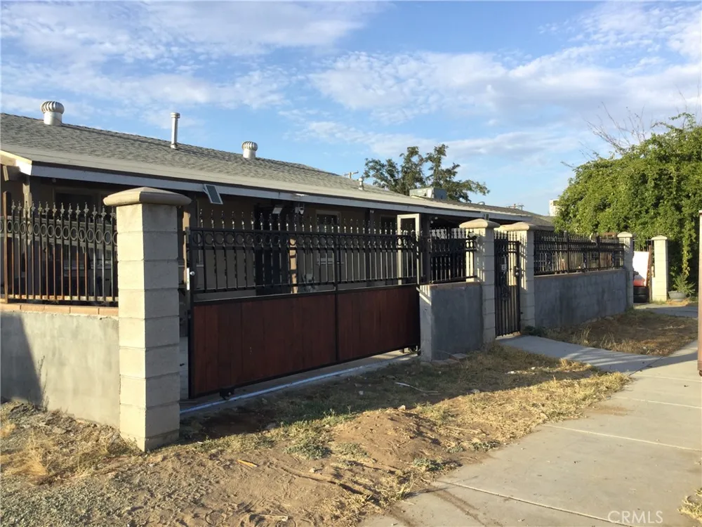 332 W 11th Perris, CA 92570
