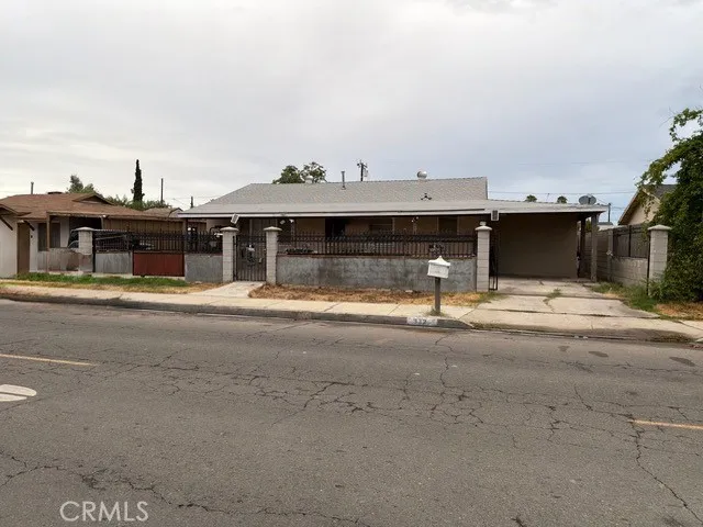 332 W 11th Perris, CA 92570