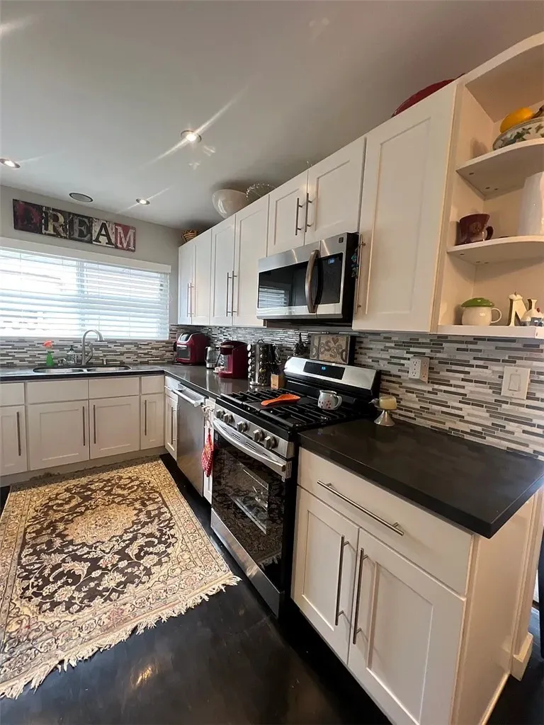 19030 Community Northridge, CA 91324