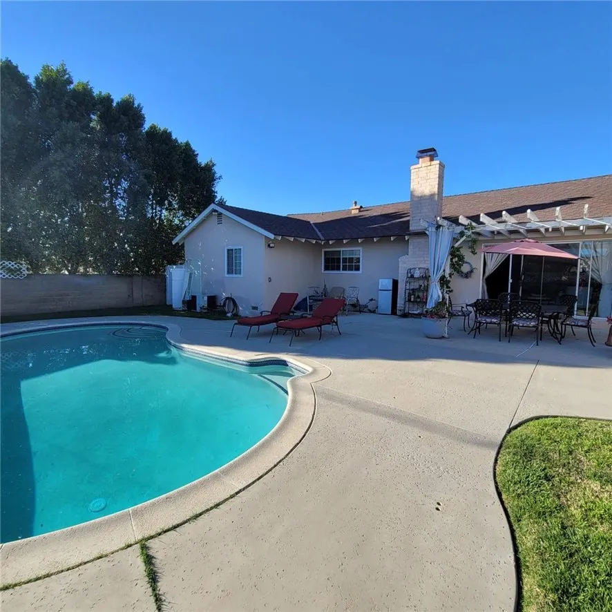 19030 Community Northridge, CA 91324