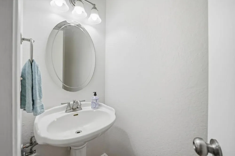 1387 Cherrywood Square San Jose, CA 95117