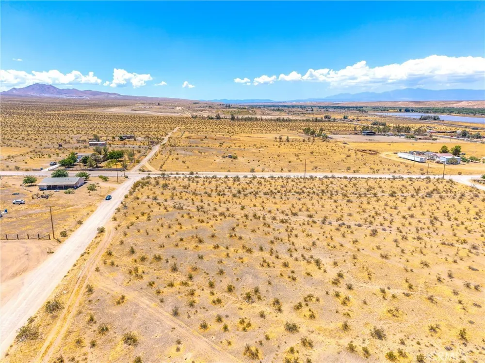 123 Cardigan Rd Oro Grande, CA 92368