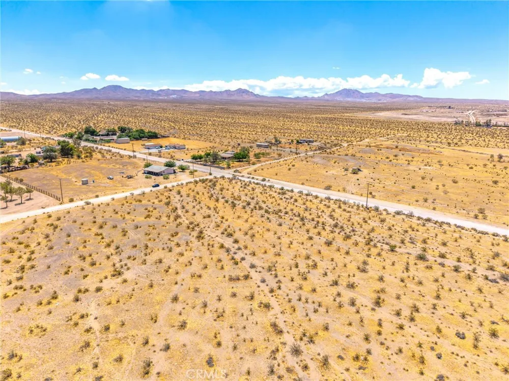 123 Cardigan Rd Oro Grande, CA 92368
