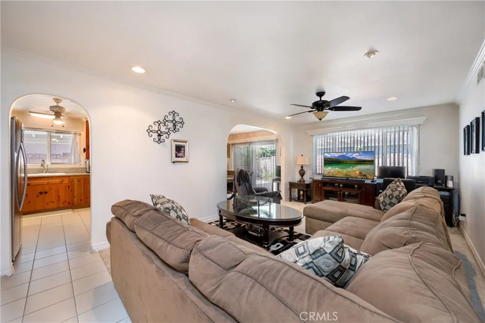 14457 Bresee Baldwin Park, CA 91706