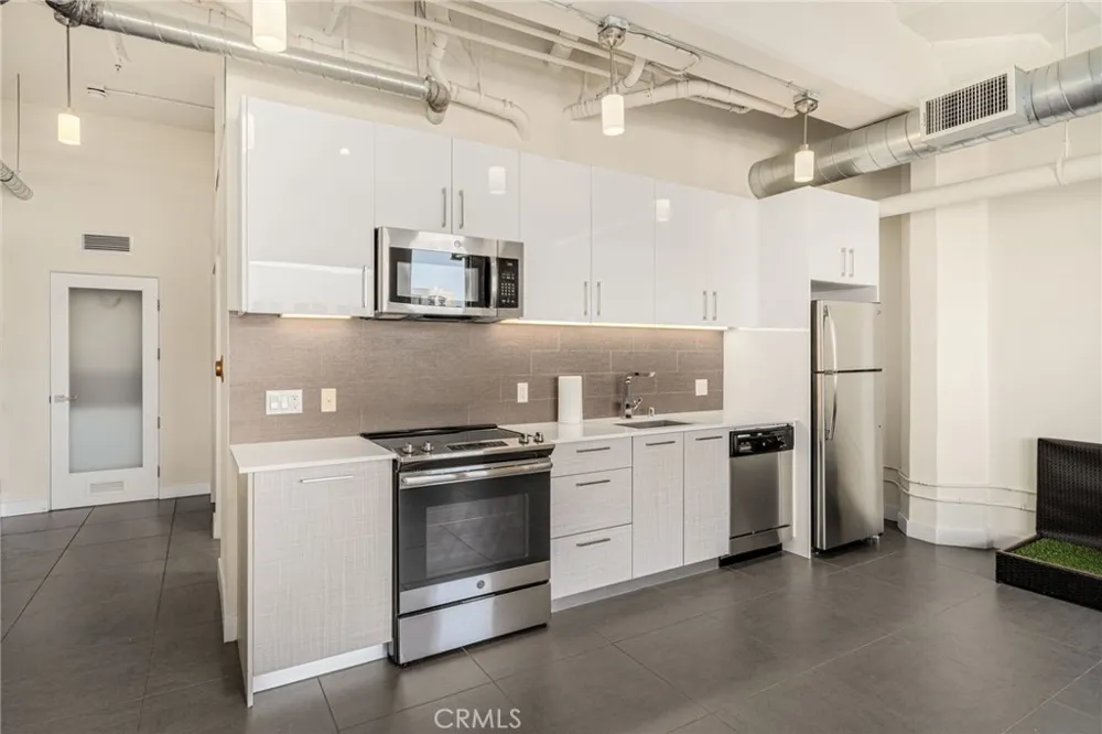 939 S Broadway #1001 Los Angeles, CA 90015