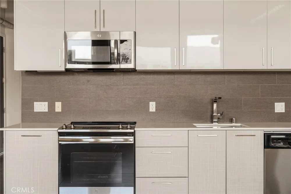 939 S Broadway #1001 Los Angeles, CA 90015
