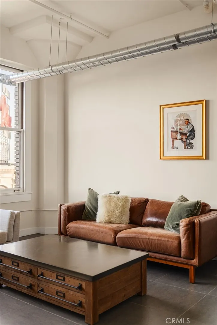 939 S Broadway #1001 Los Angeles, CA 90015