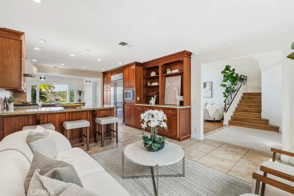 21 MIRADOR Irvine, CA 92612