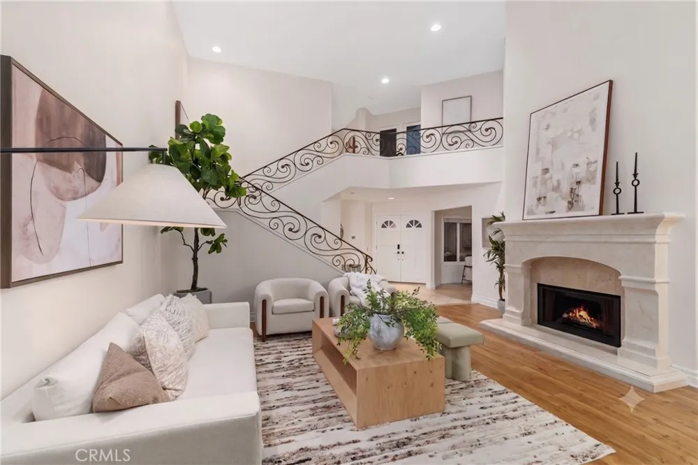 21 MIRADOR Irvine, CA 92612