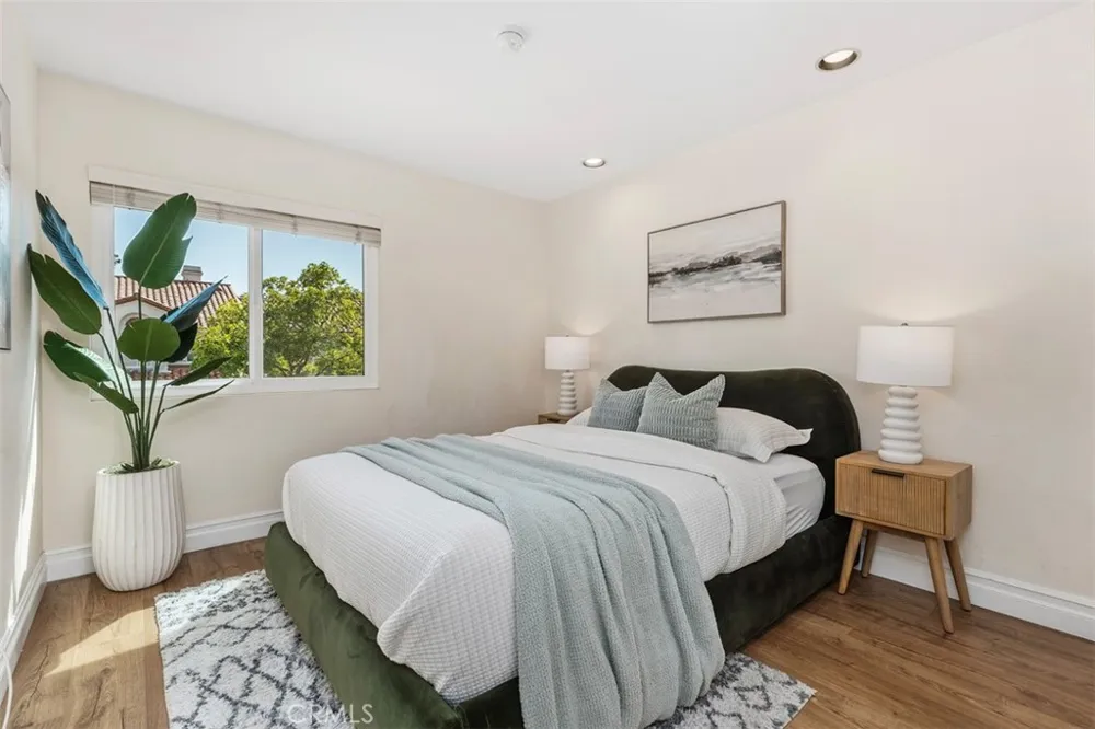 21 MIRADOR Irvine, CA 92612