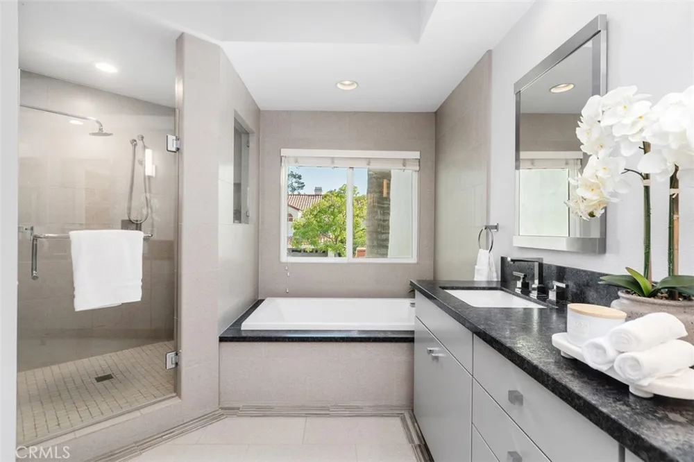 21 MIRADOR Irvine, CA 92612