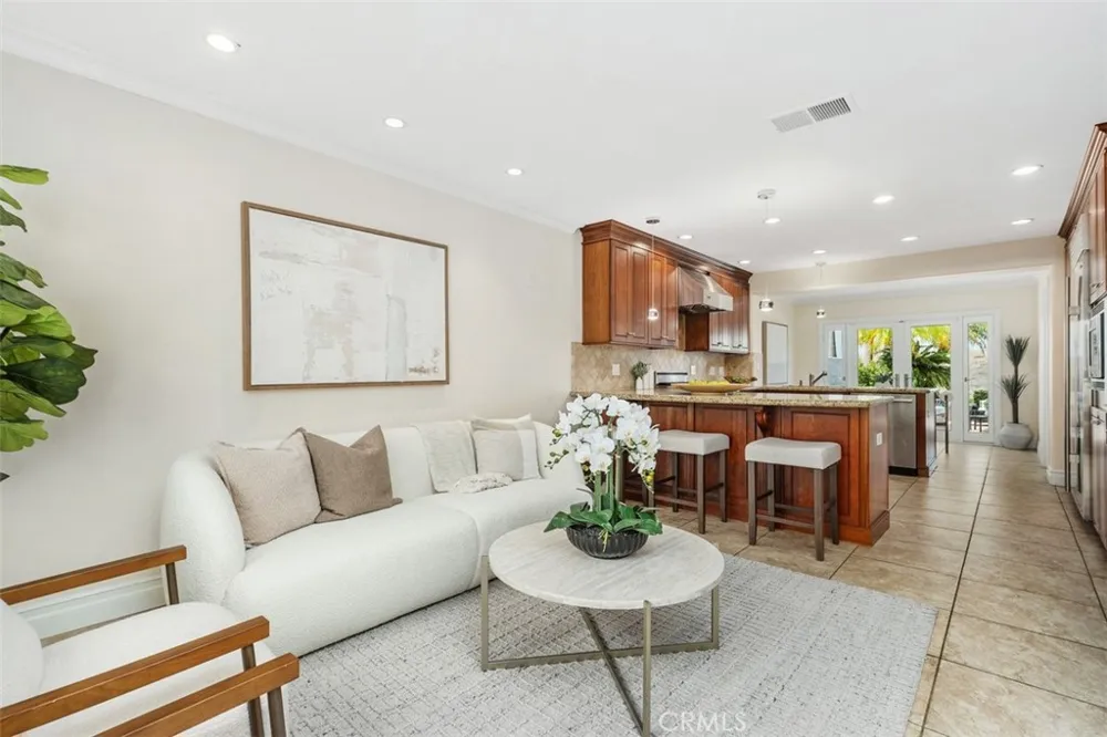21 MIRADOR Irvine, CA 92612