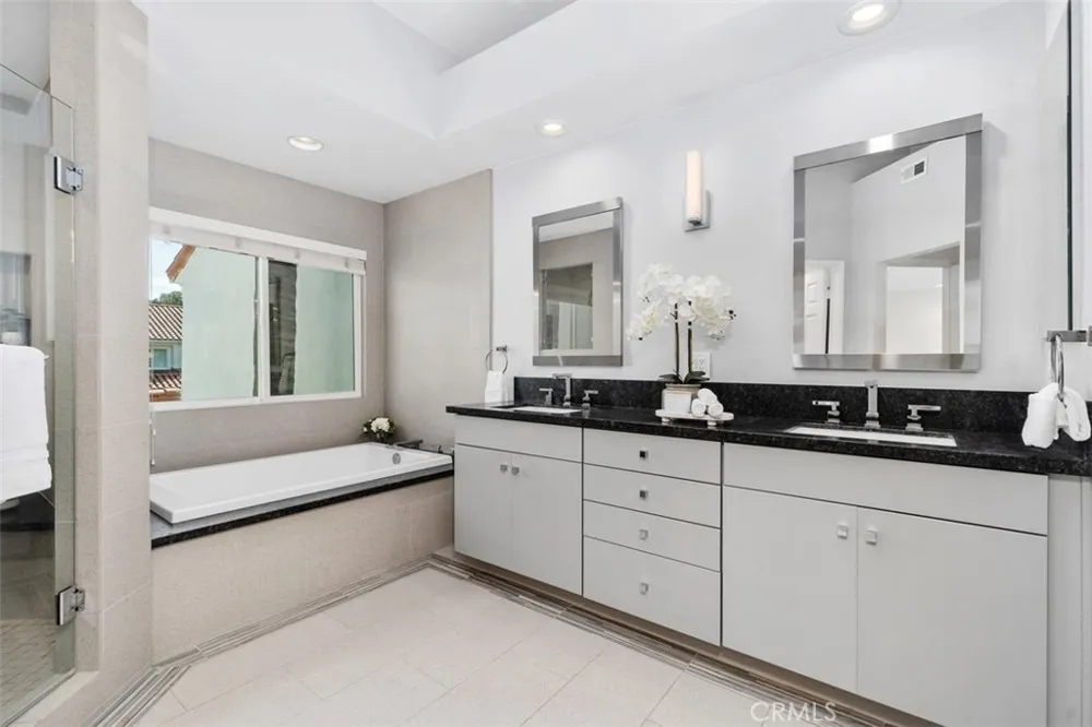 21 MIRADOR Irvine, CA 92612
