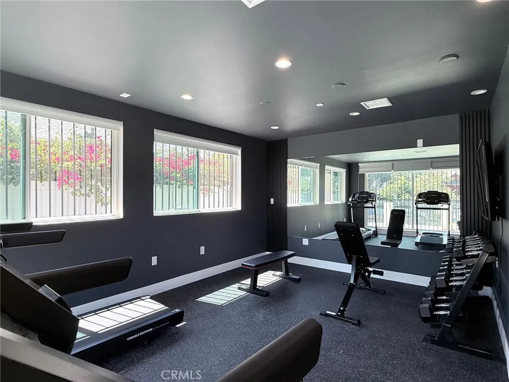 1575 W 35th Los Angeles, CA 90018