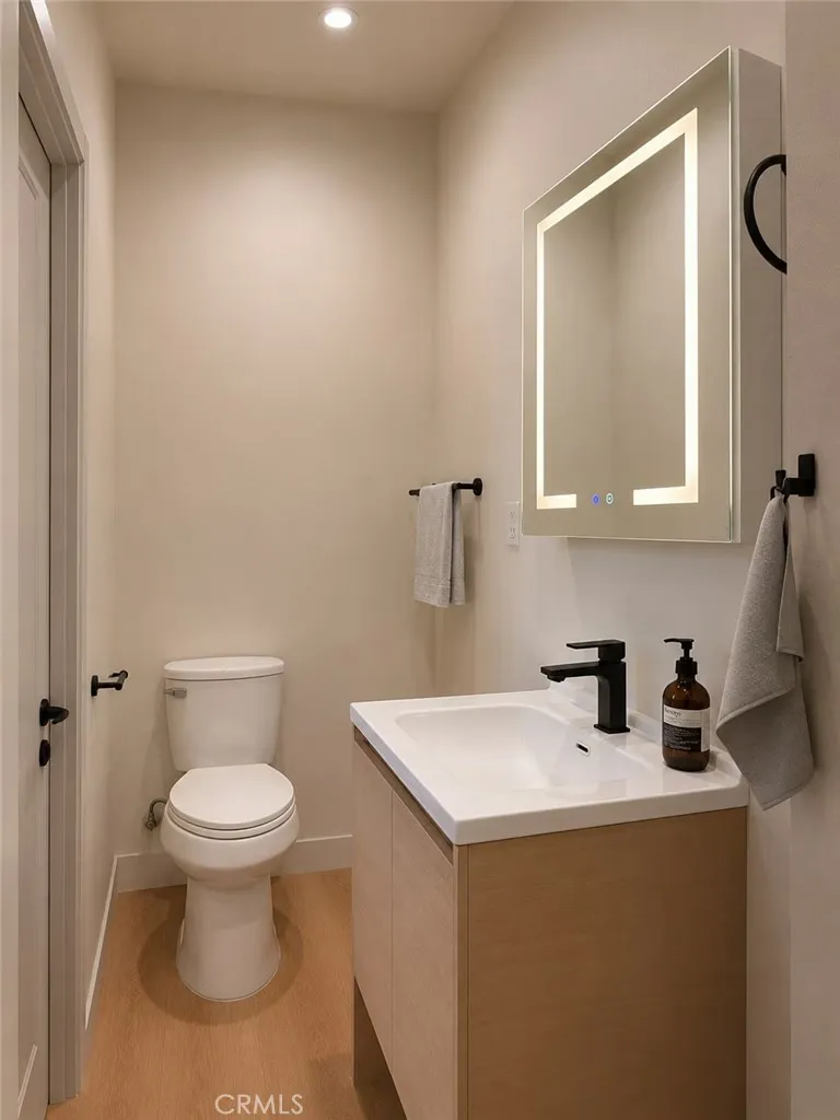 1575 W 35th Los Angeles, CA 90018
