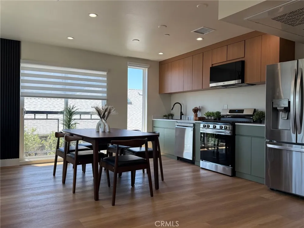 1575 W 35th Los Angeles, CA 90018
