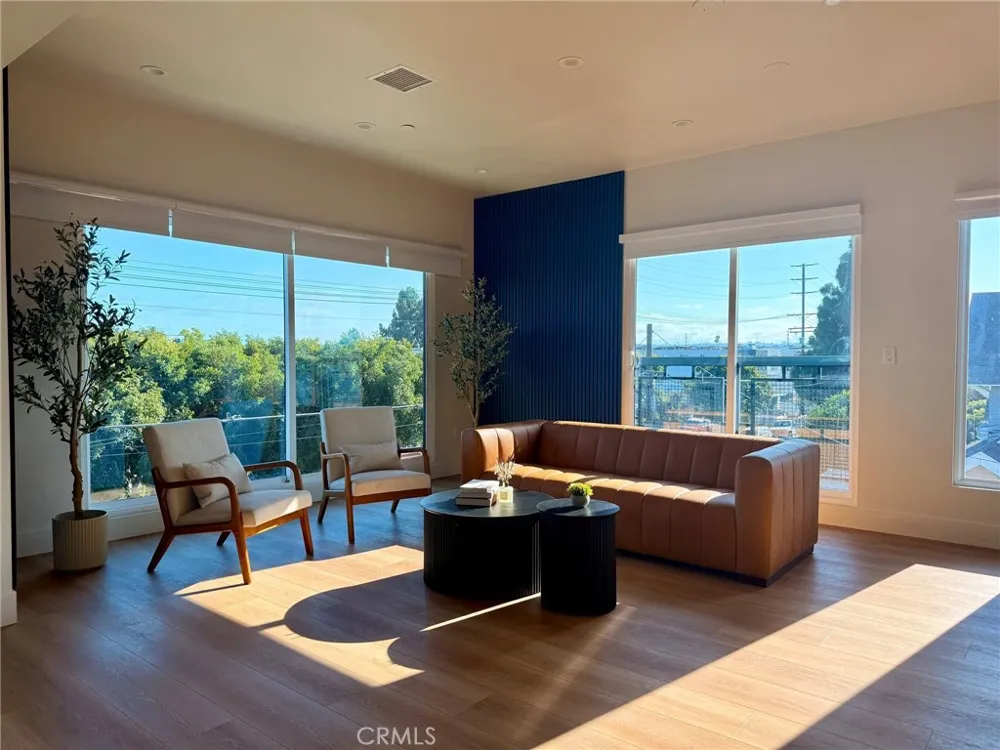 1575 W 35th Los Angeles, CA 90018