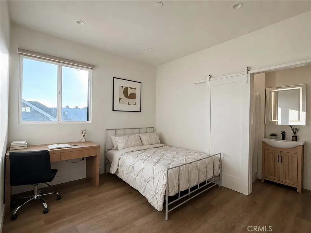 1575 W 35th Los Angeles, CA 90018