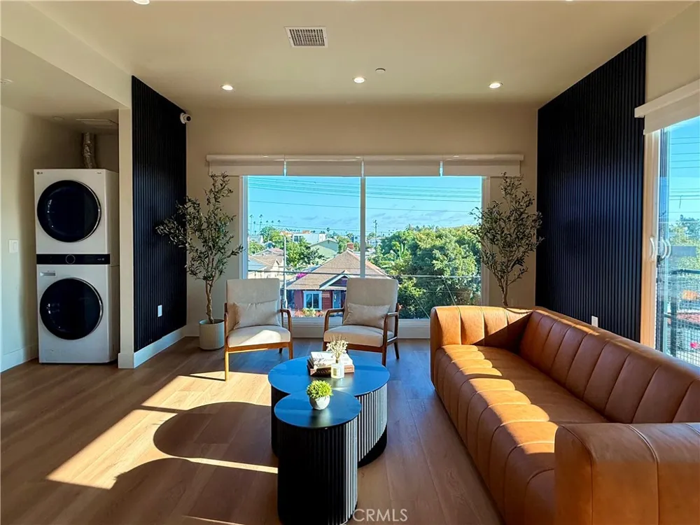 1575 W 35th Los Angeles, CA 90018