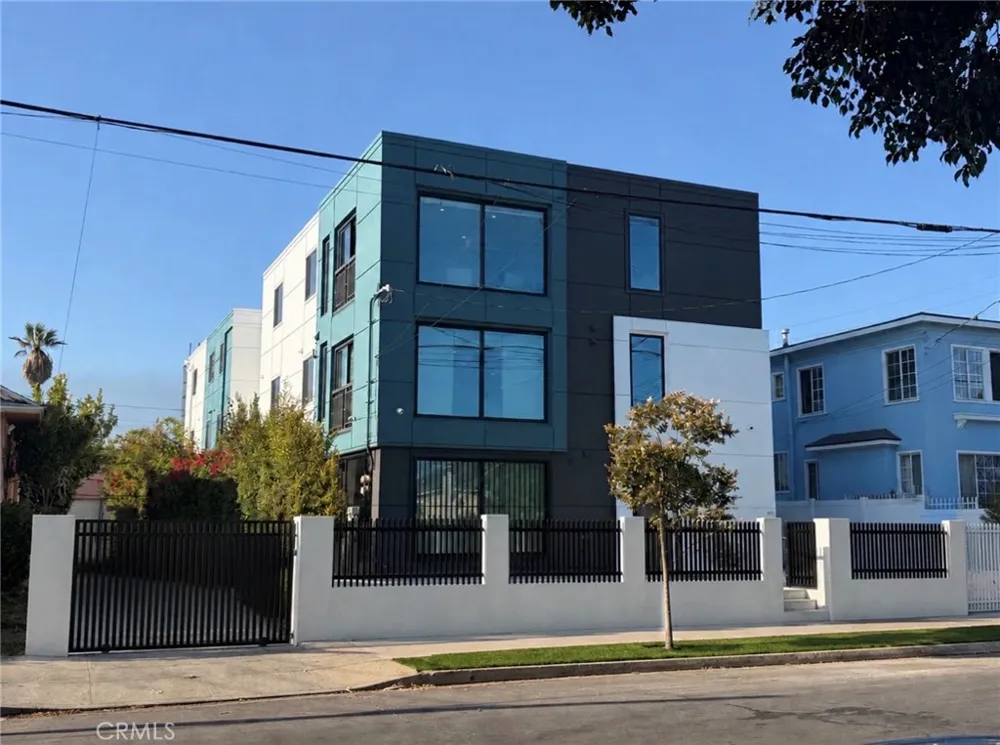 1575 W 35th Los Angeles, CA 90018