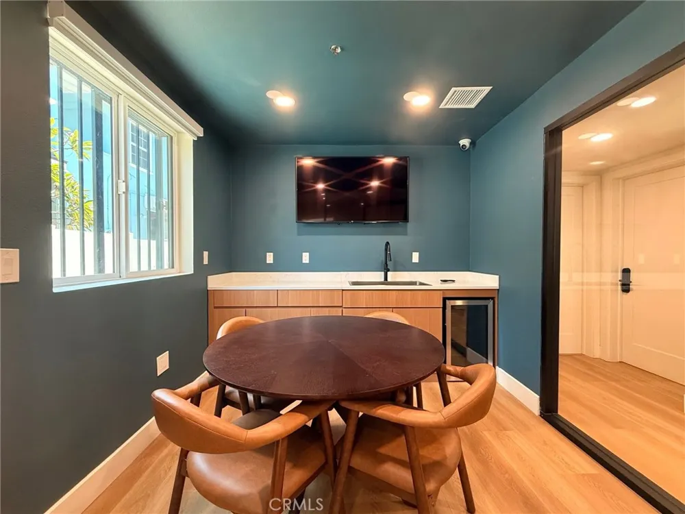 1575 W 35th Los Angeles, CA 90018
