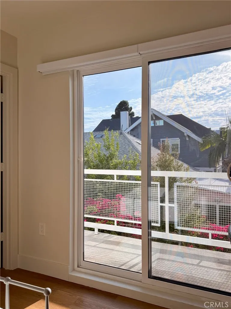 1575 W 35th Los Angeles, CA 90018