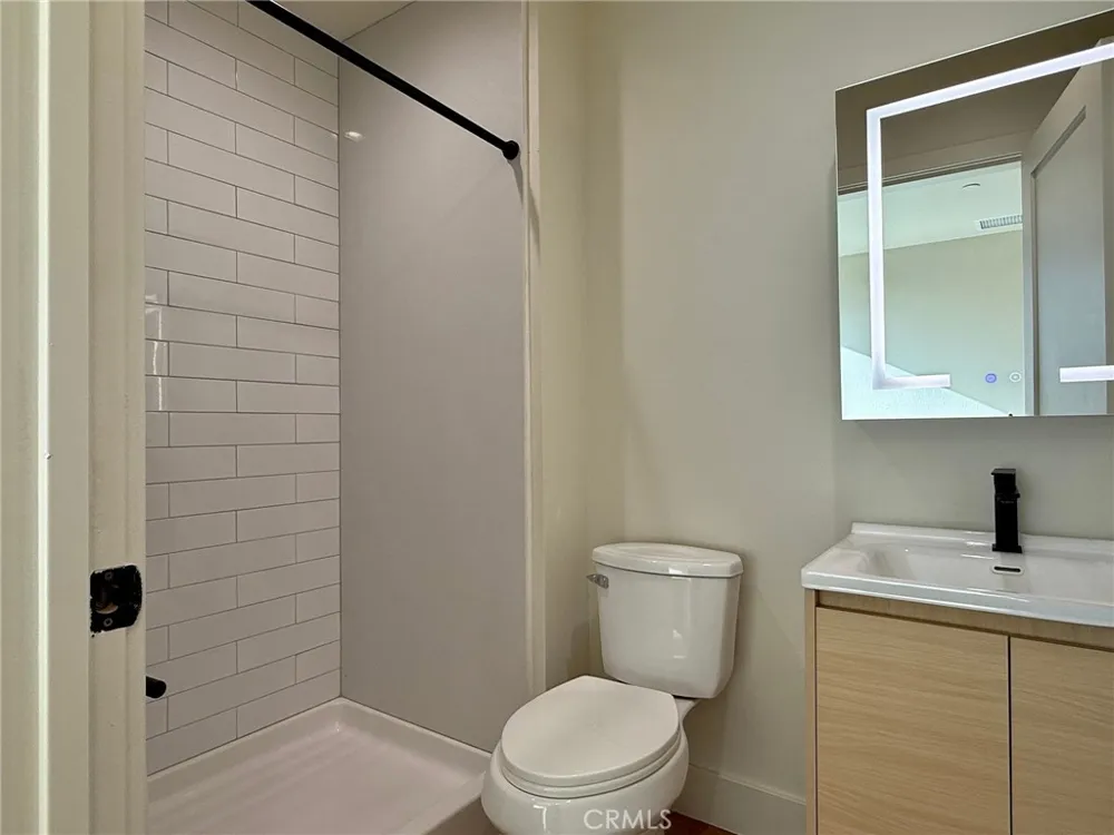 1575 W 35th Los Angeles, CA 90018